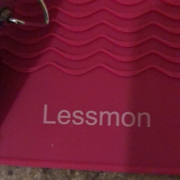 Silicone mat for hot beauty appliances (curling iron, flat iron, hair dryer, etc - Picture 4 of 5